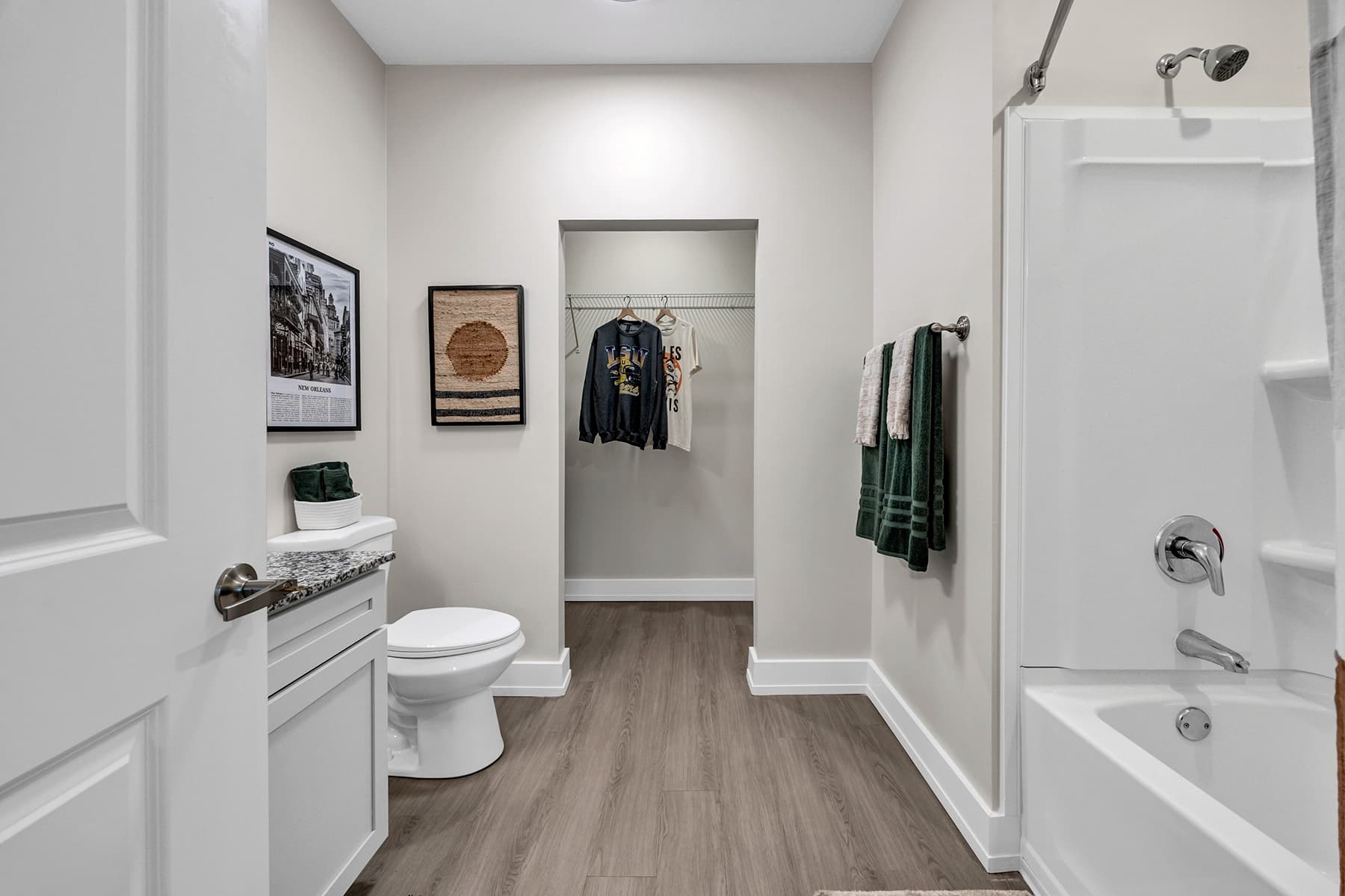 Grayson – Model – Bathroom (1)